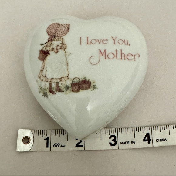 Holly Hobbie Porcelain Heart Trinket Box- size 4”x4”x2” - Picture 9 of 9